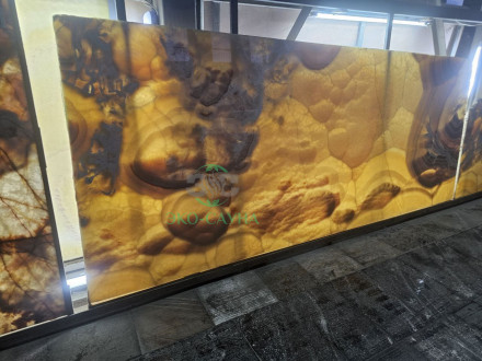 Облицовка Рейнбоу оникс в слэбах толщиной 20 мм